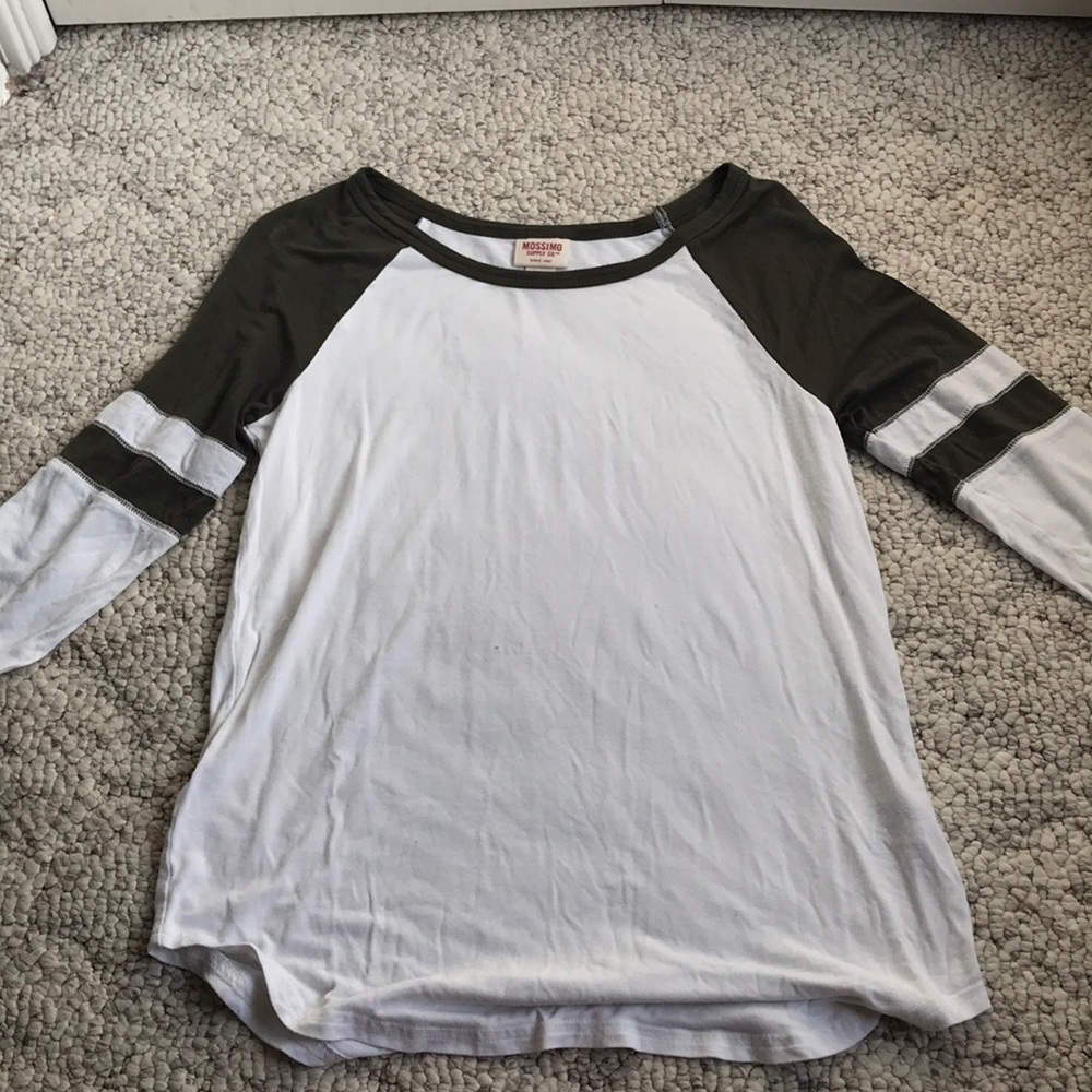 3/4 sleeve length army green shirt